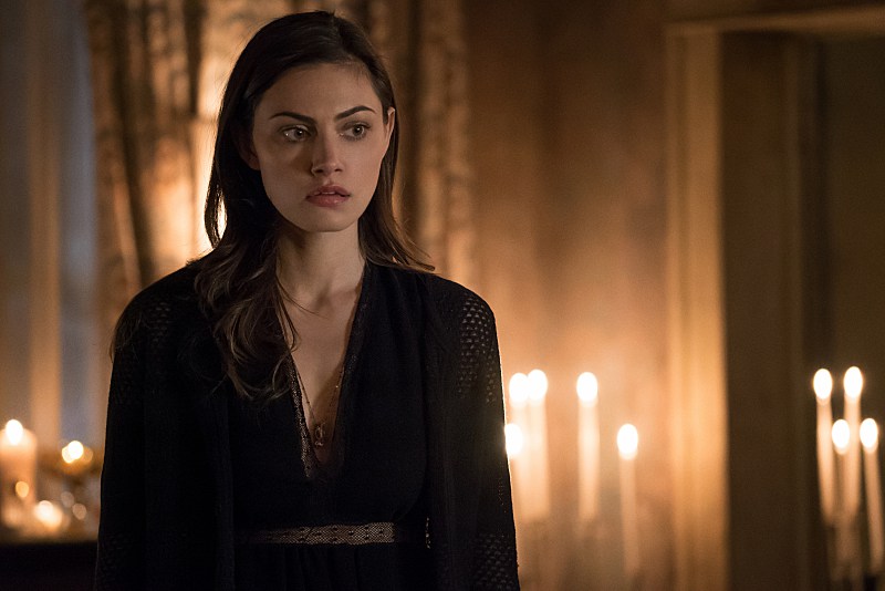 The Originals -- "Give 'Em Hell Kid" -- Image Number: OR321a_0241.jpg -- Pictured: Phoebe Tonkin as Hayley -- Photo: Annette Brown/The CW -- ÃÂ© 2016 The CW Network, LLC. All rights reserved.